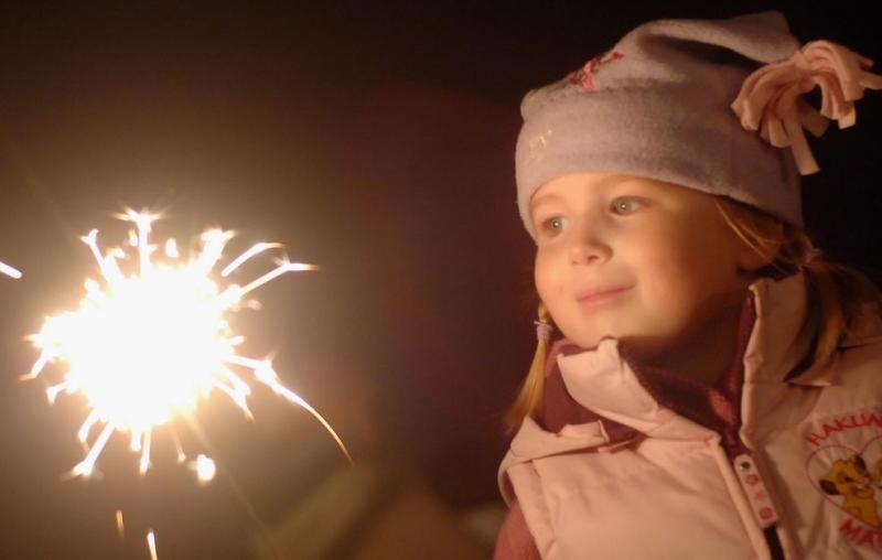 Ура, каникулы! Пиротехника, которую можно запускать с детьми - Октябрьский Архангельская область | oktyabrskijarhangelskaya.salutsklad.ru